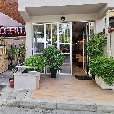 Hotel La Villa Tirana Esterno foto