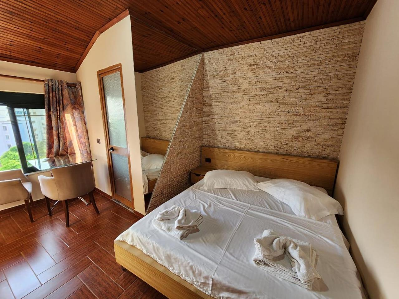 Hotel La Villa Tirana Esterno foto
