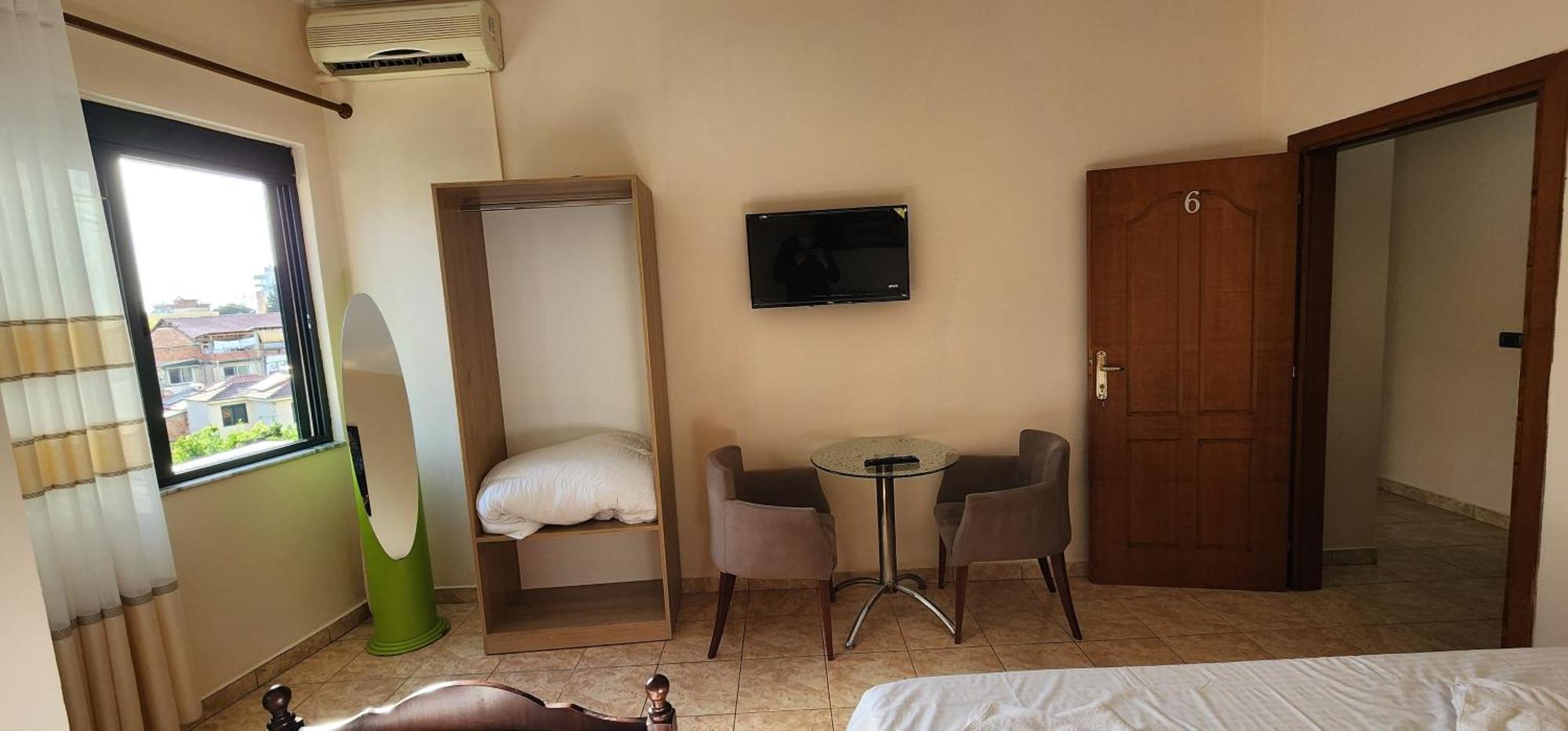 Hotel La Villa Tirana Esterno foto