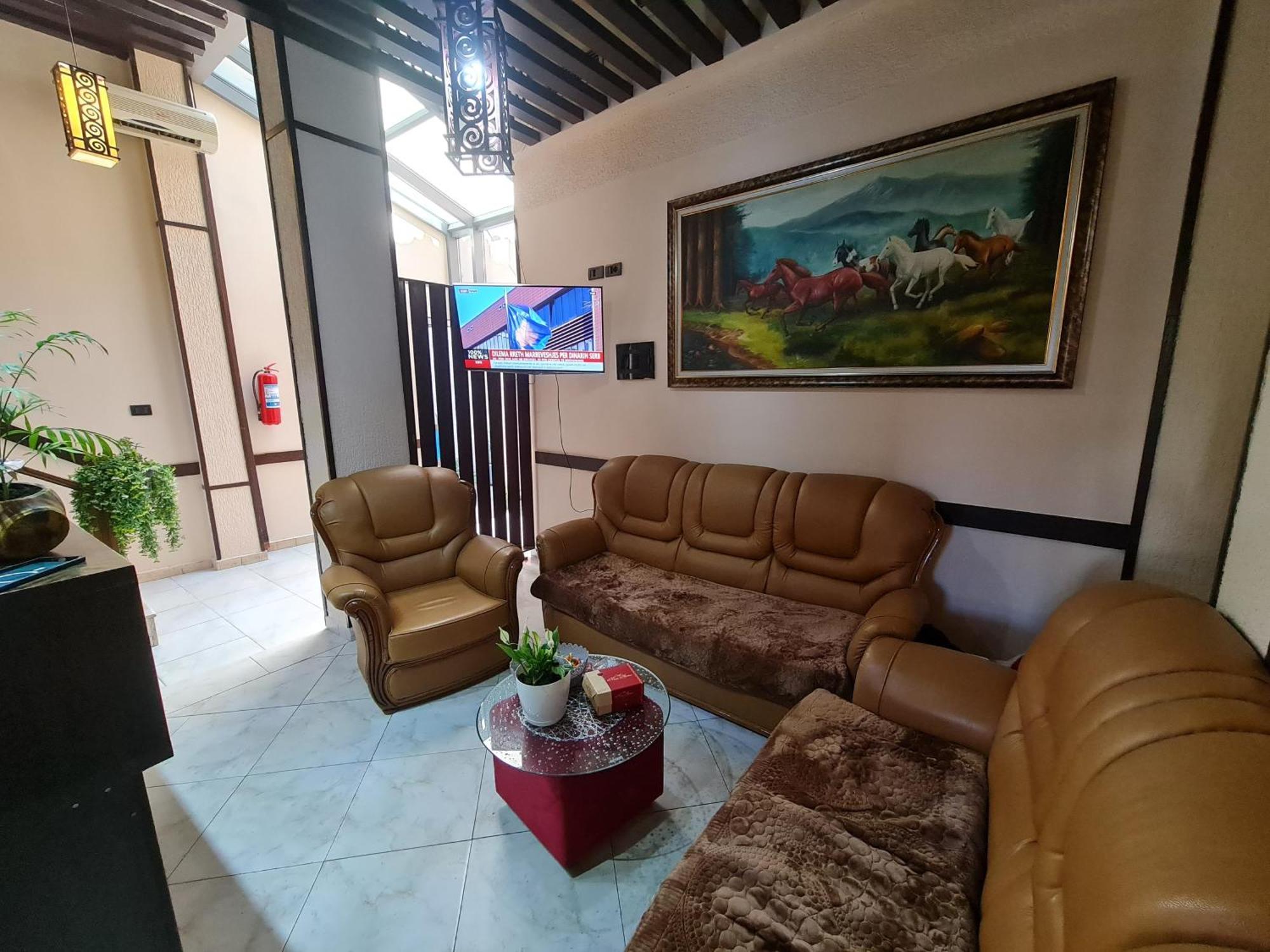 Hotel La Villa Tirana Esterno foto