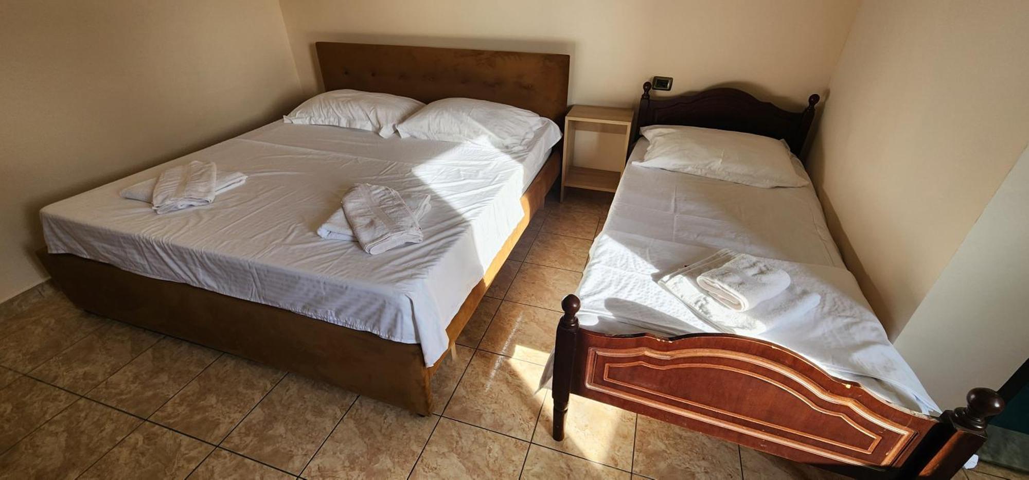 Hotel La Villa Tirana Esterno foto