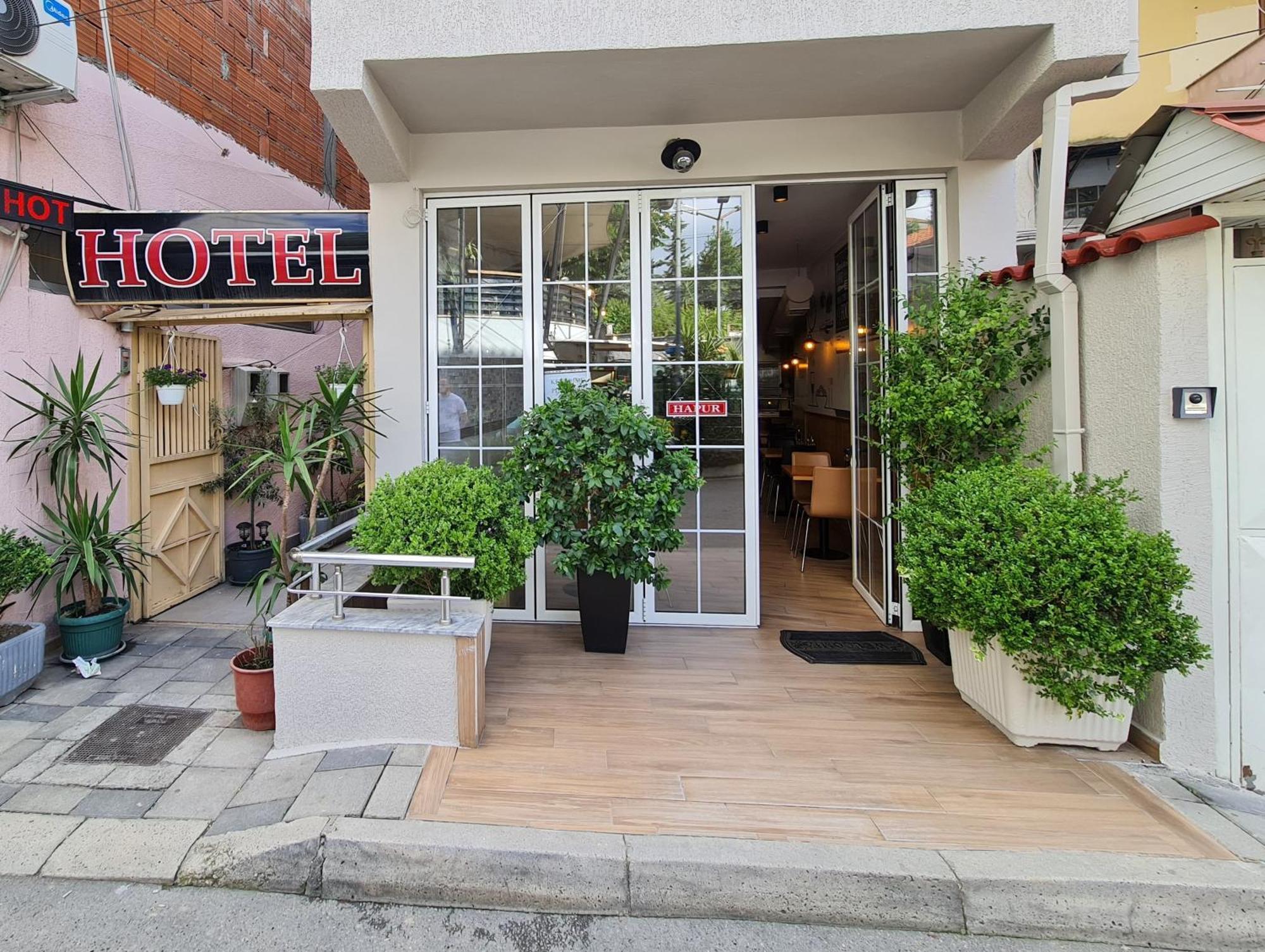 Hotel La Villa Tirana Esterno foto