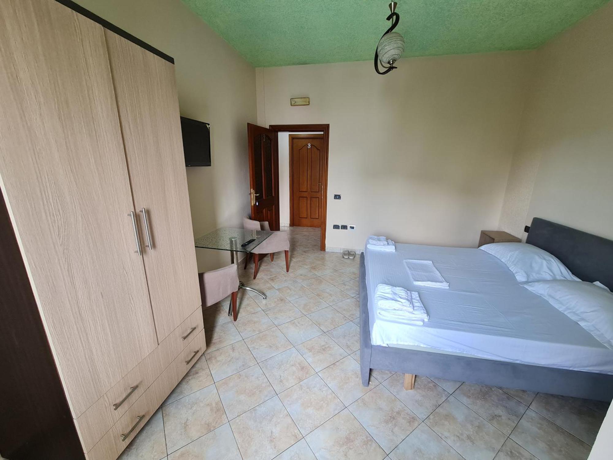 Hotel La Villa Tirana Esterno foto