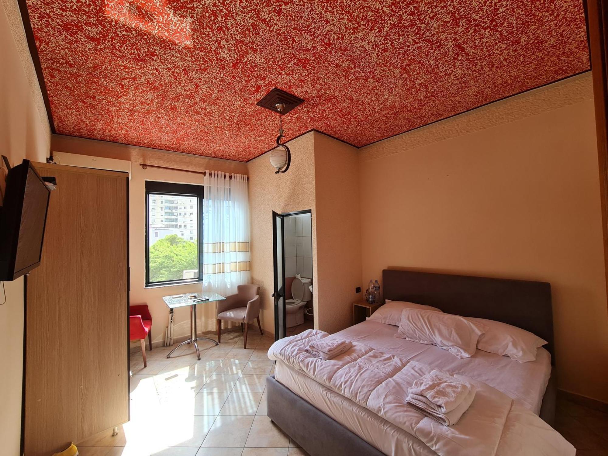 Hotel La Villa Tirana Esterno foto