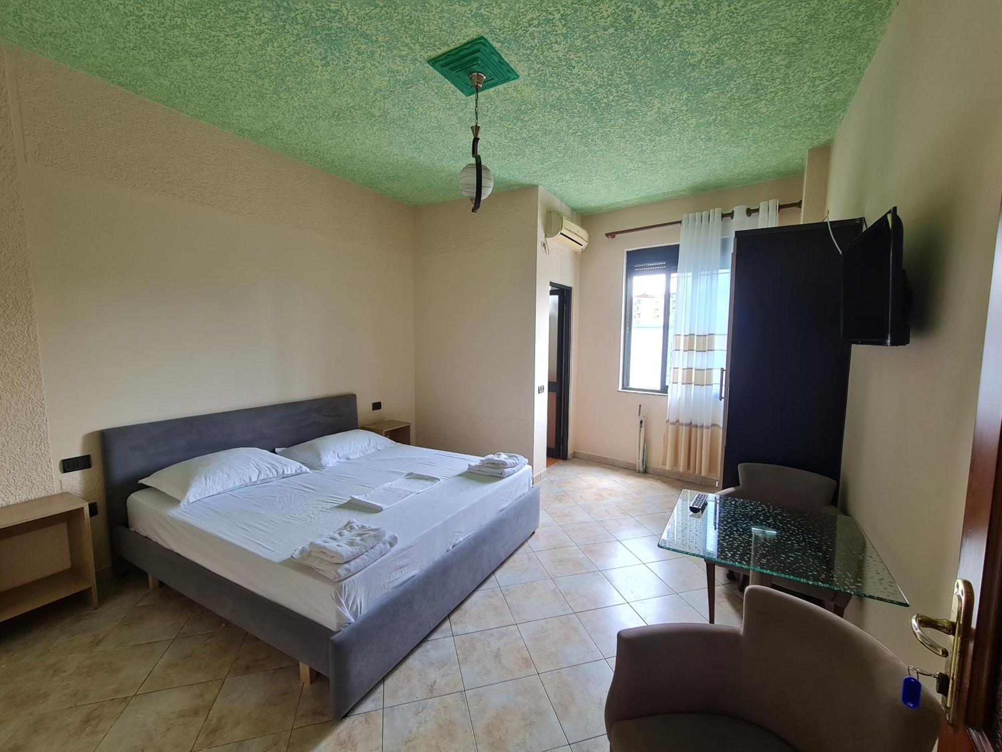 Hotel La Villa Tirana Esterno foto