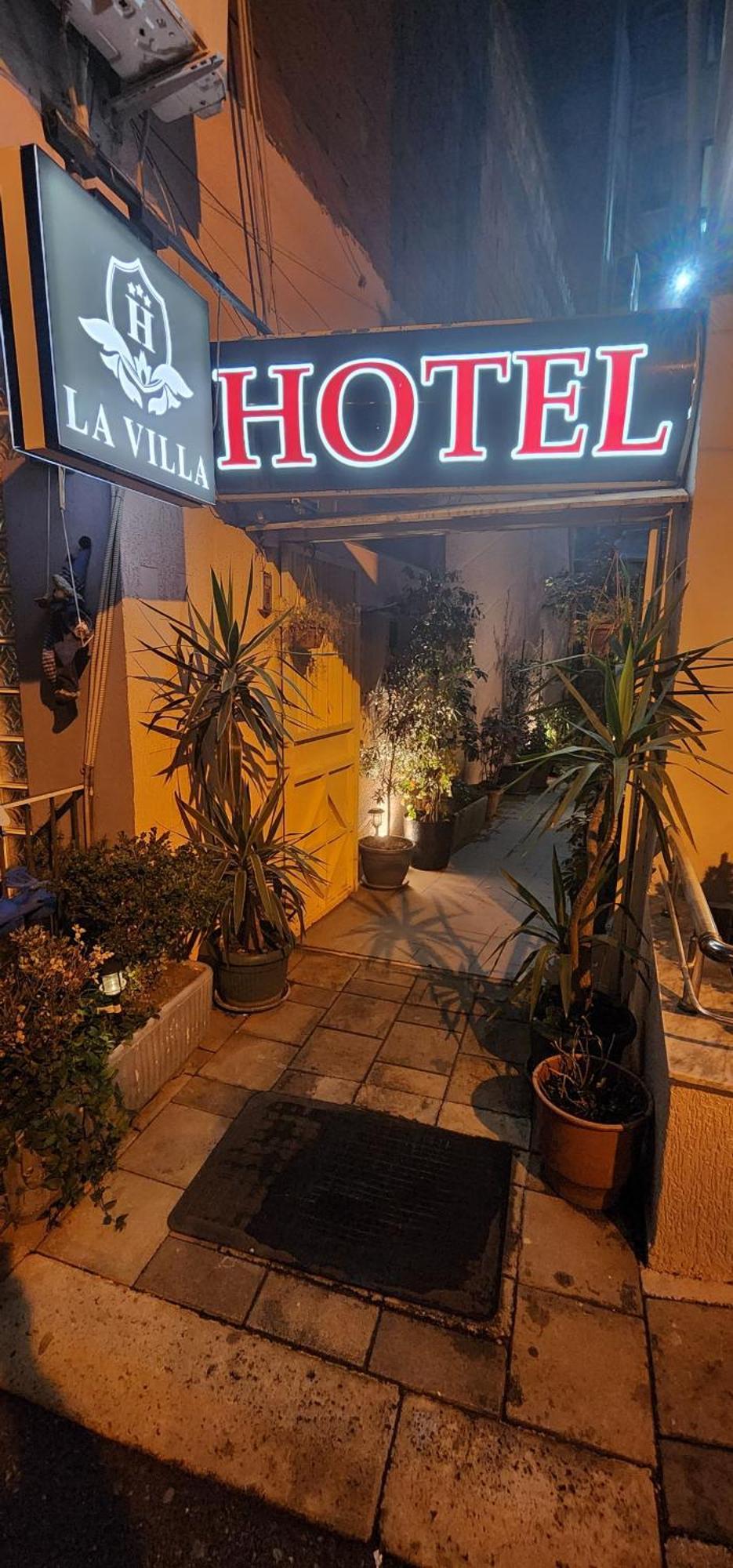 Hotel La Villa Tirana Esterno foto