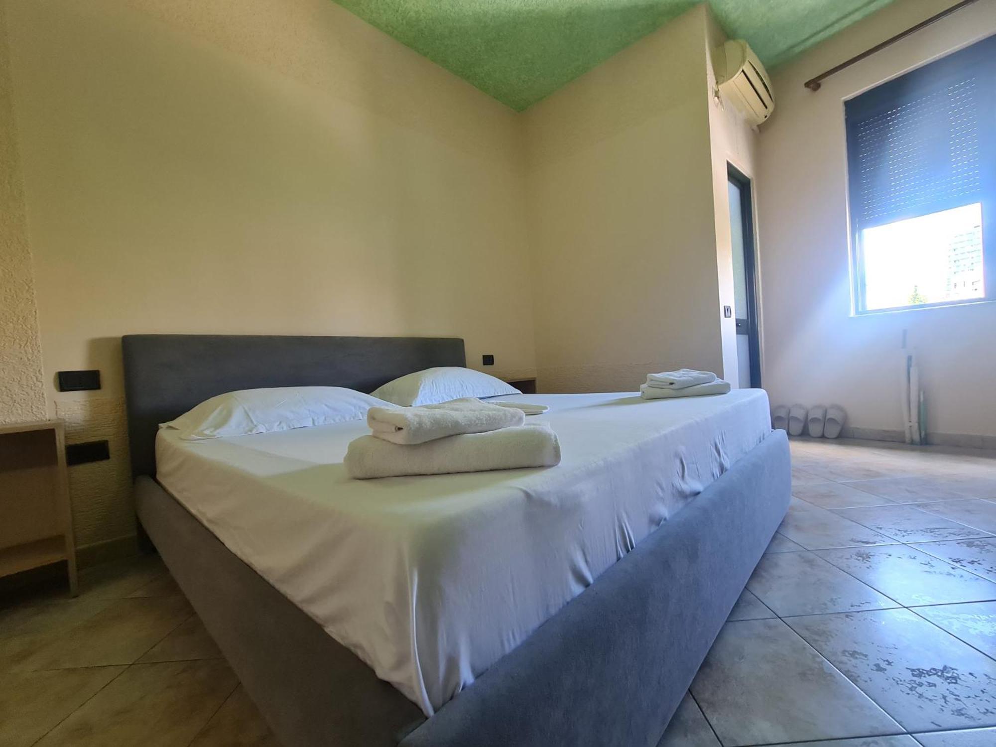 Hotel La Villa Tirana Esterno foto