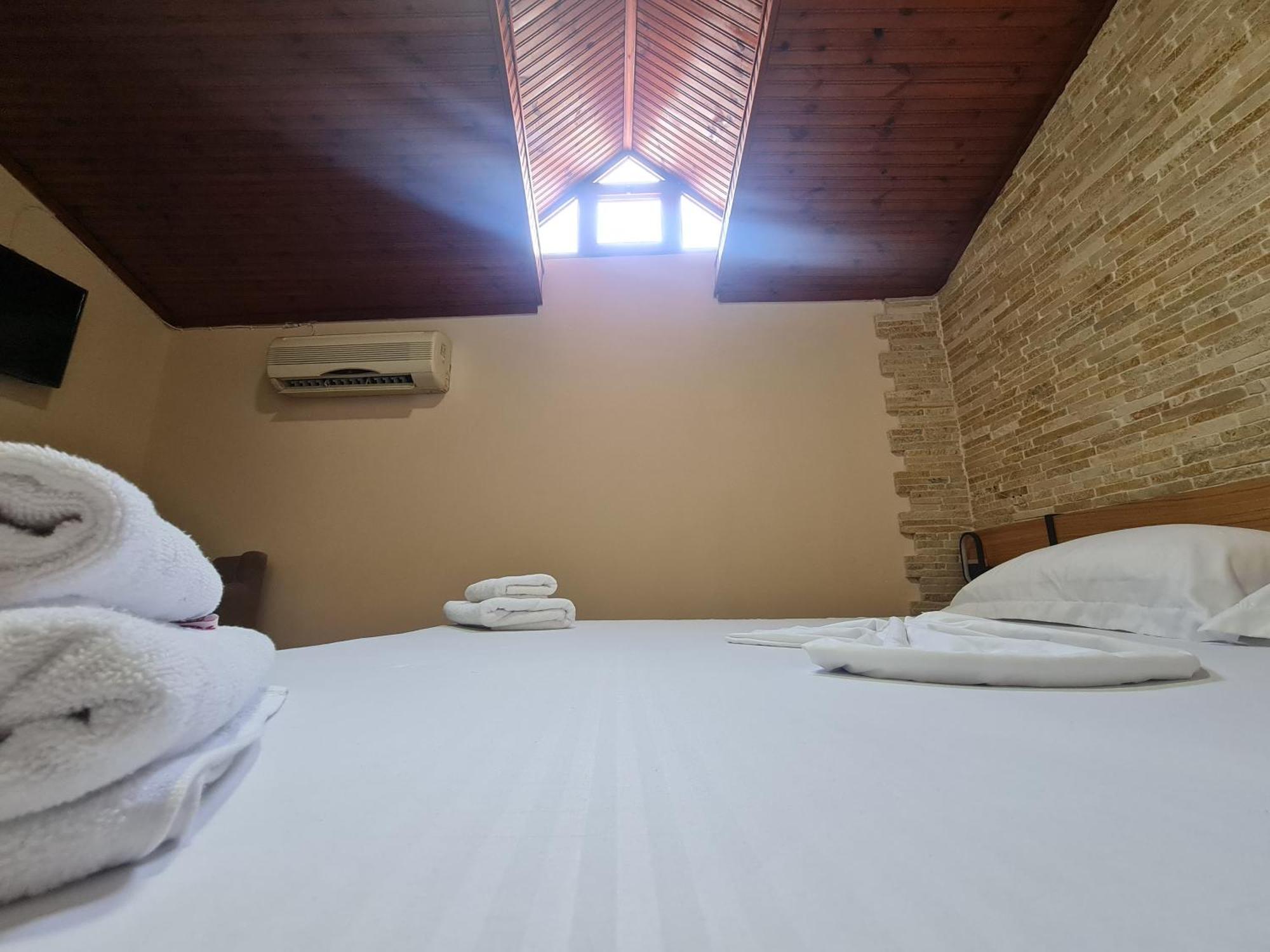 Hotel La Villa Tirana Esterno foto