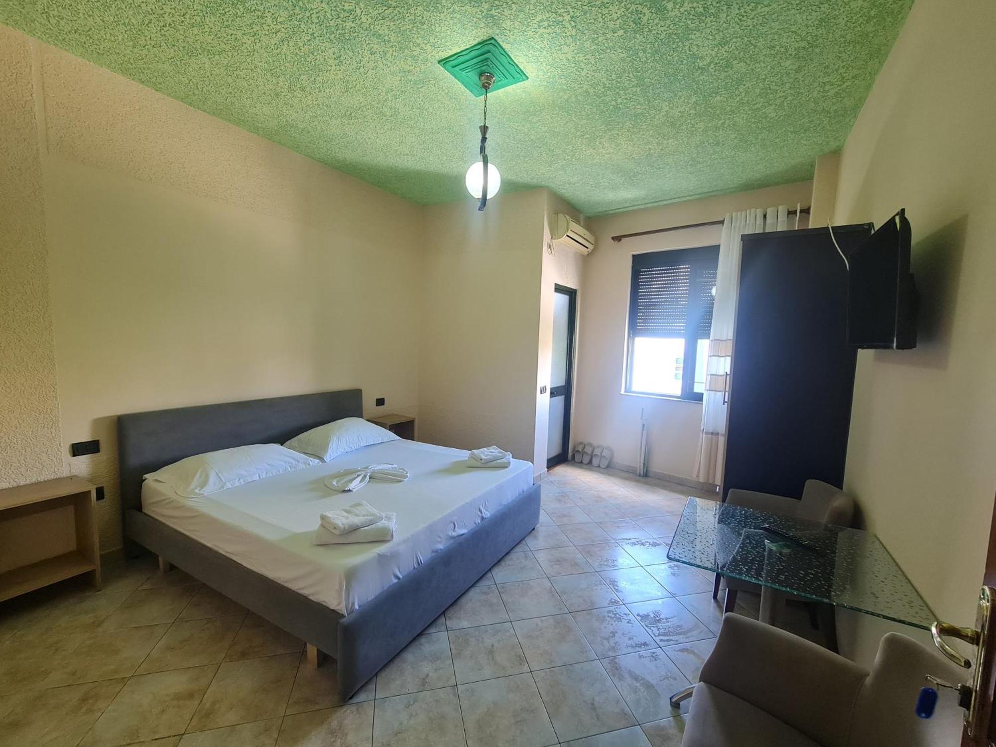 Hotel La Villa Tirana Esterno foto