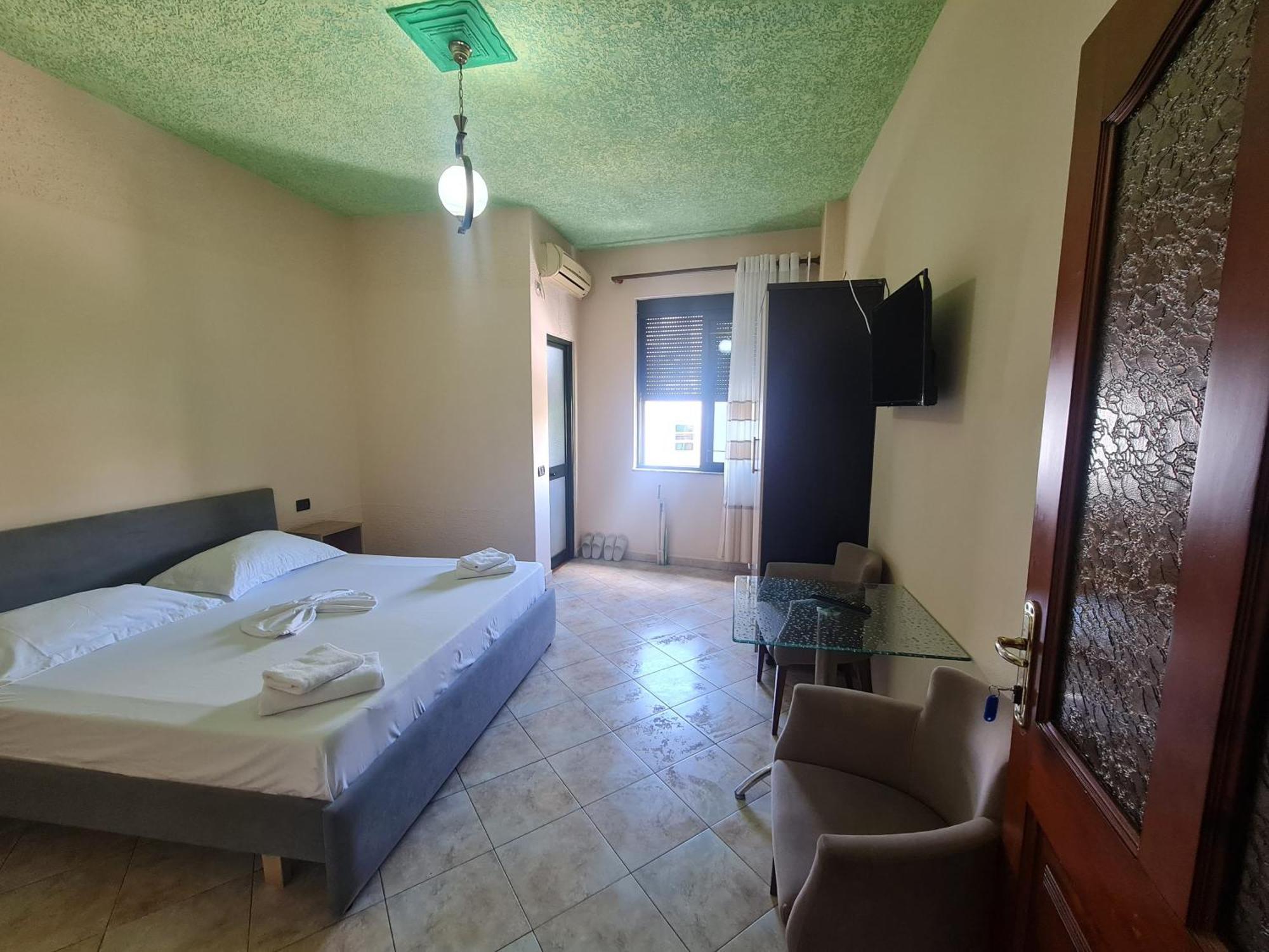 Hotel La Villa Tirana Esterno foto
