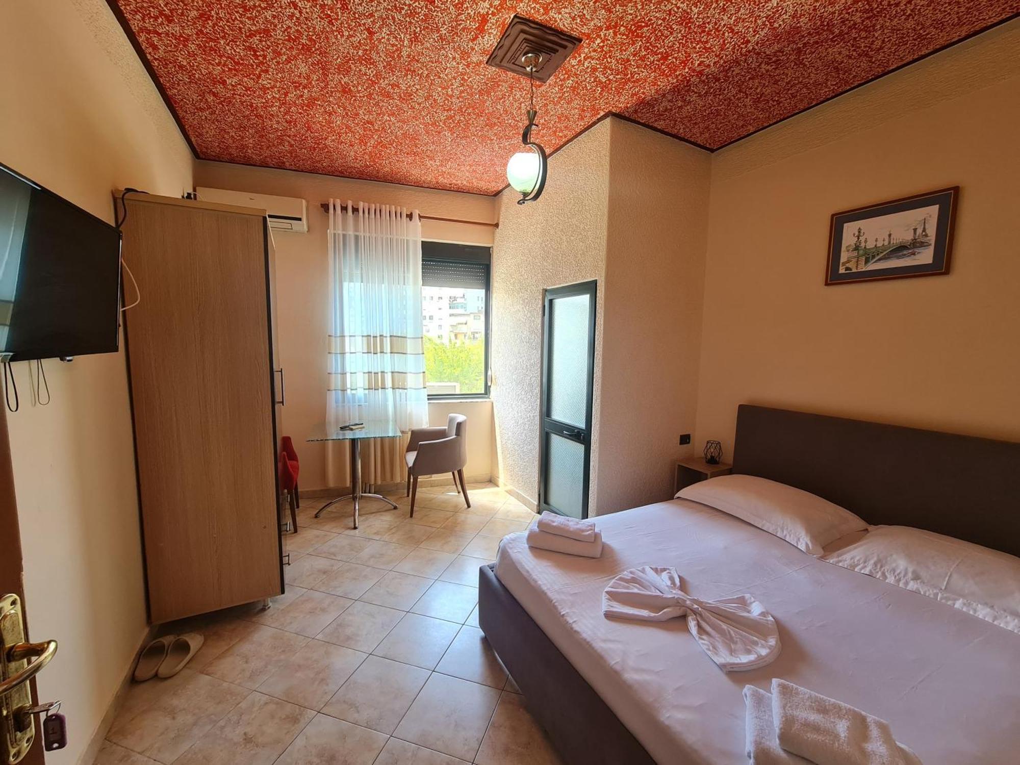 Hotel La Villa Tirana Esterno foto