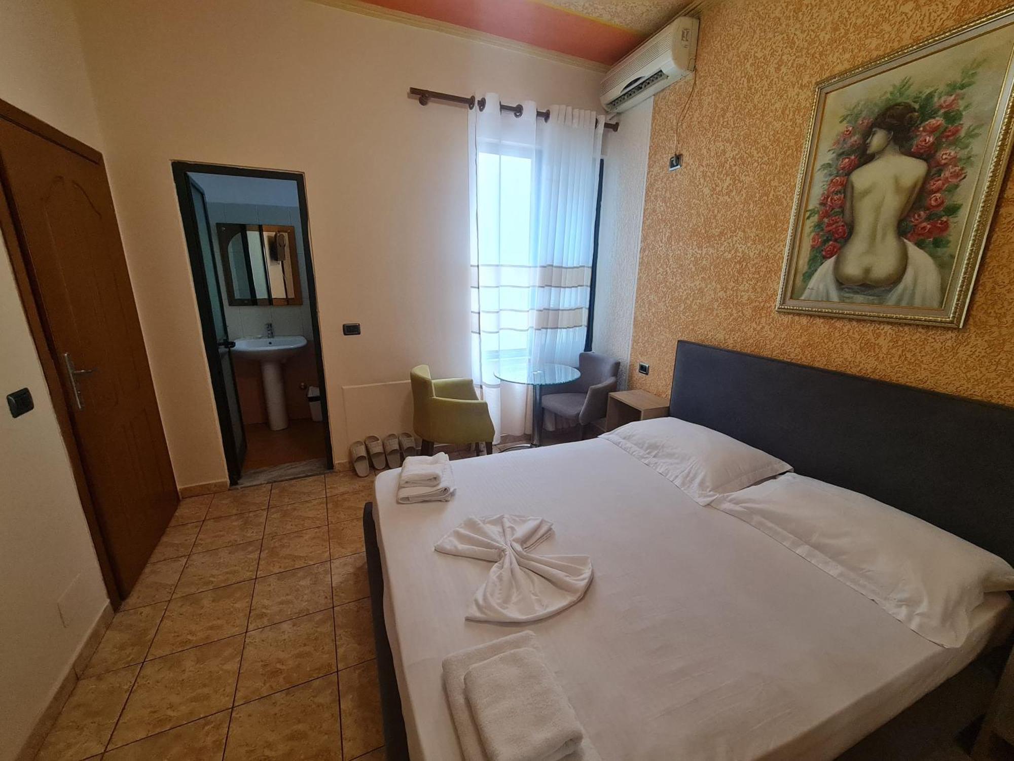 Hotel La Villa Tirana Esterno foto