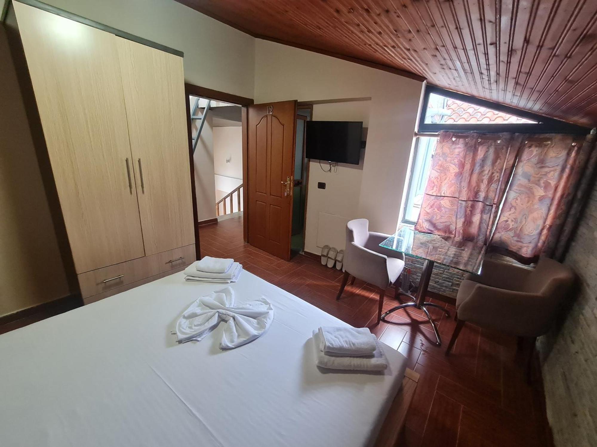 Hotel La Villa Tirana Esterno foto